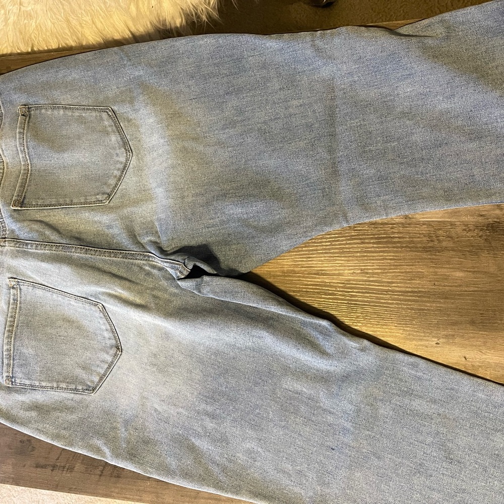 Old Navy Kicker Bootcut Jeans. Size 16. Short
